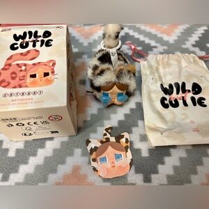 POP MART Crybaby “Wild but cutie” / Vintage Cutie🖤🤎💙